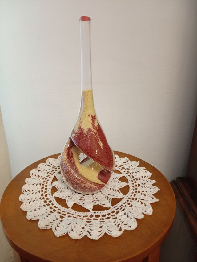 Bottiglia in vetro molto lavorata