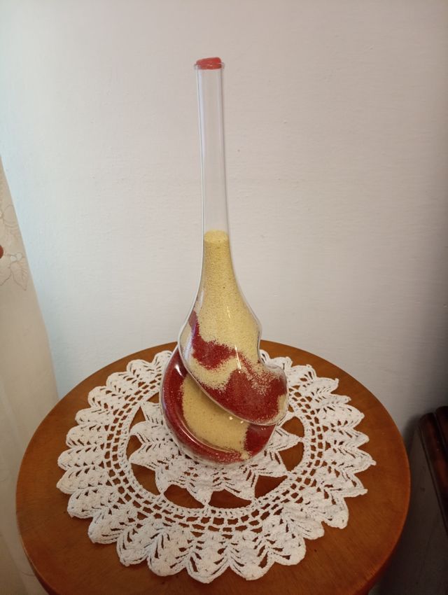 Bottiglia in vetro molto lavorata