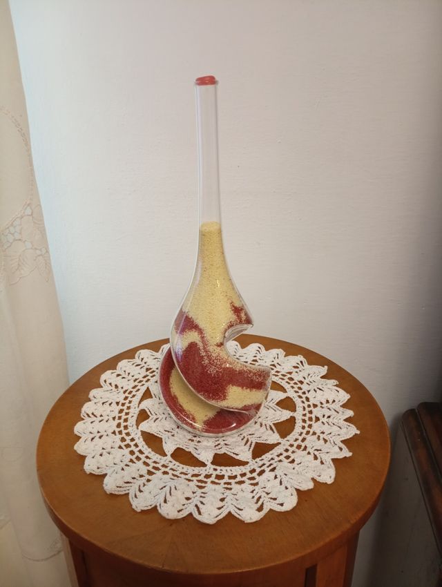 Bottiglia in vetro molto lavorata