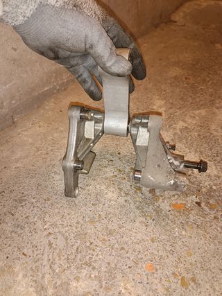 Soporte motor y caballete central