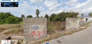 Se vende terreno. Posibilidad alquiler .