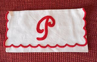 Buste porta tovagliolo e porta posate ricamate