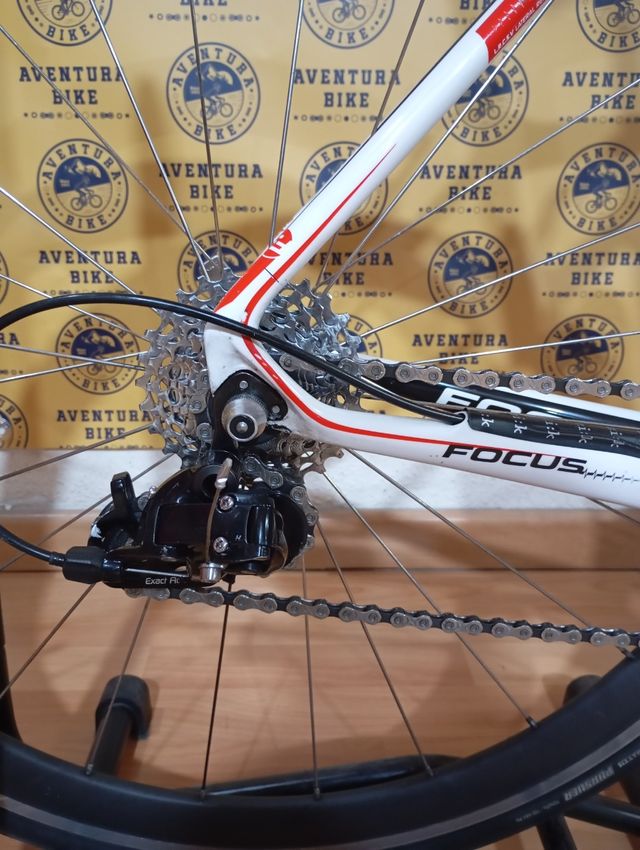 BICICLETA DE CARRETERA FOCUS IZALCO CARBONO