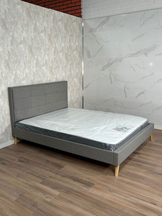 Letto matrimoniale 150x190 + testiera.
