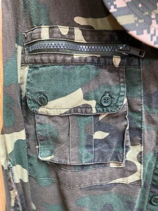 Conjunto de camuflaje y gorra a juego