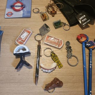 Vendo SOUVENIRS sin estrenar de varios países