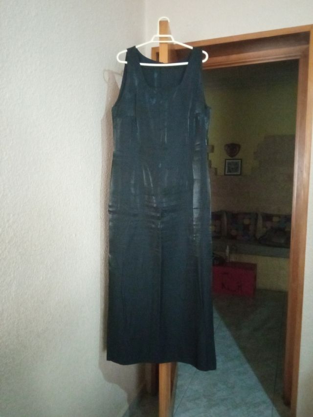 Dos vestidos sin marca