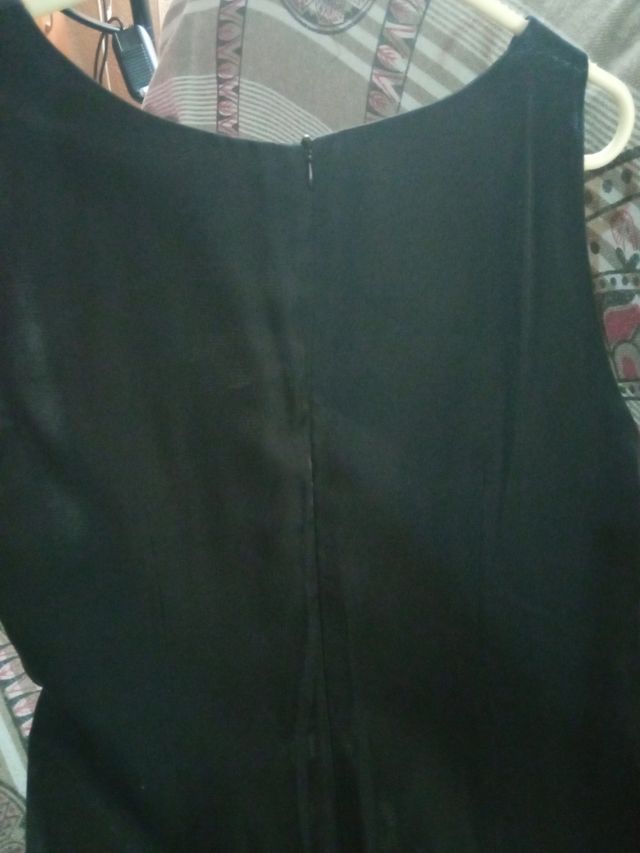 Dos vestidos sin marca