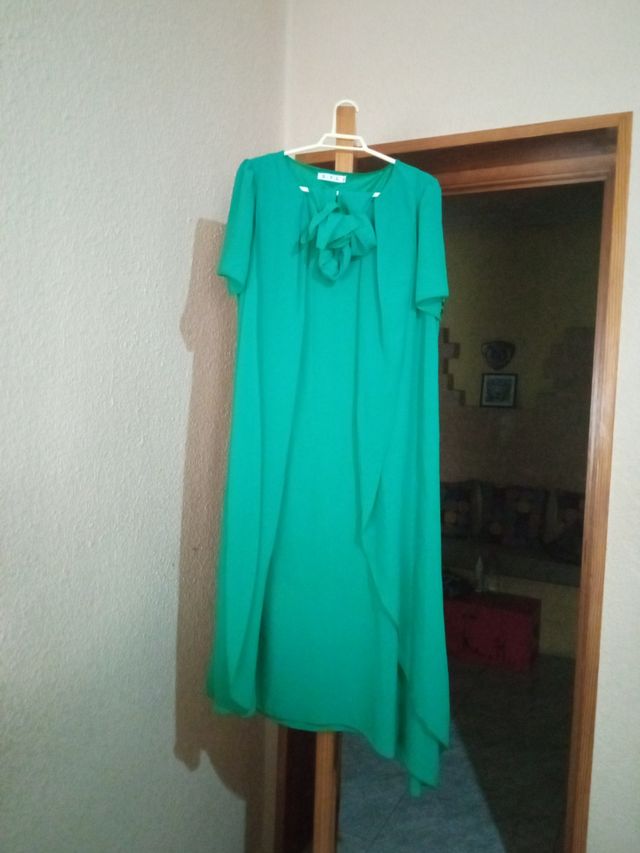 Dos vestidos sin marca