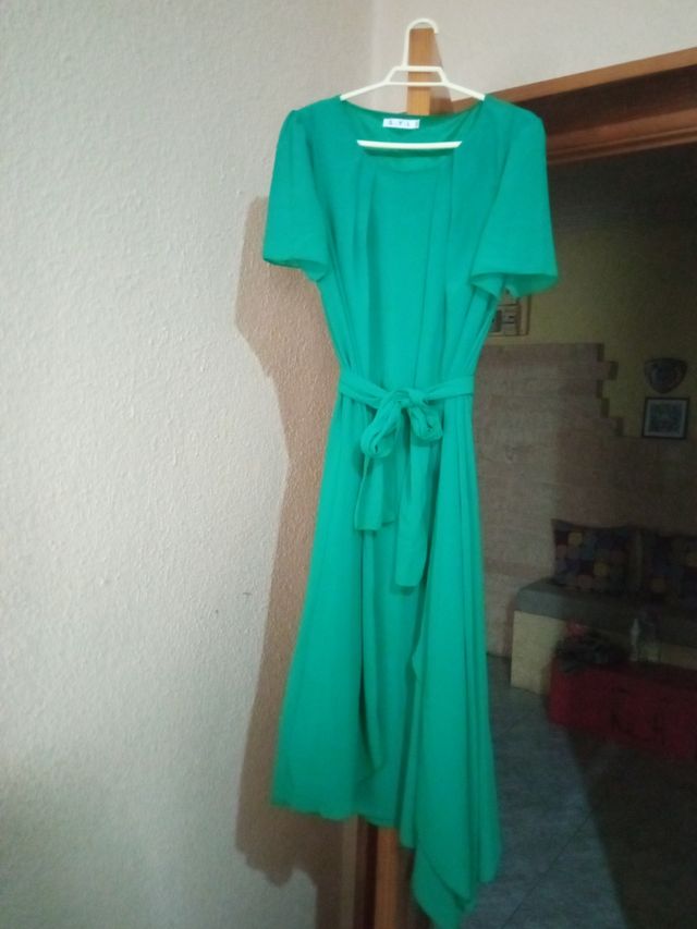 Dos vestidos sin marca