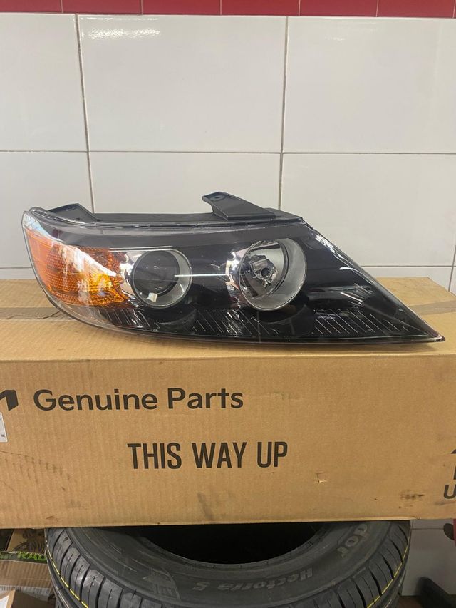 Faro Kia Sorento 2010 derecho