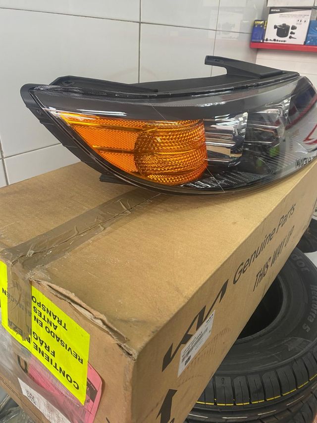 Faro Kia Sorento 2010 derecho