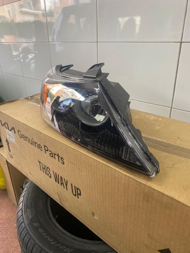 Faro Kia Sorento 2010 derecho