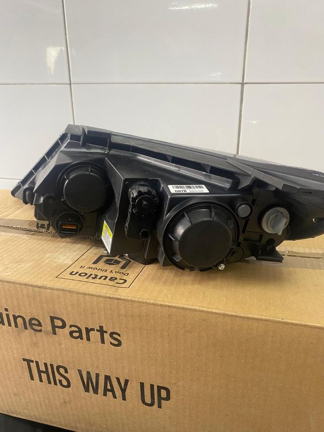 Faro Kia Sorento 2010 derecho