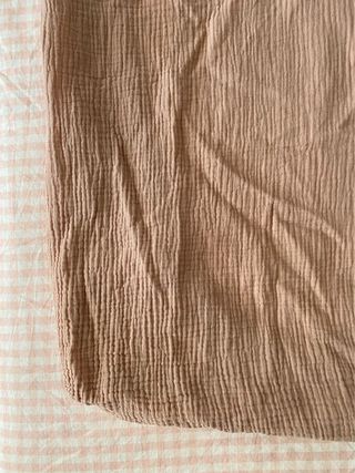 Sábana bajera para cuna color natural - Mushie