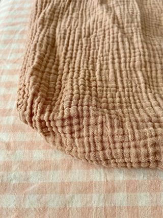 Sábana bajera para cuna color natural - Mushie