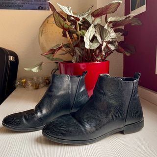 Botines negros planos