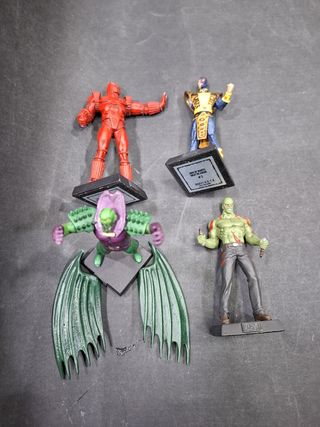4 Figuras marvel plomo