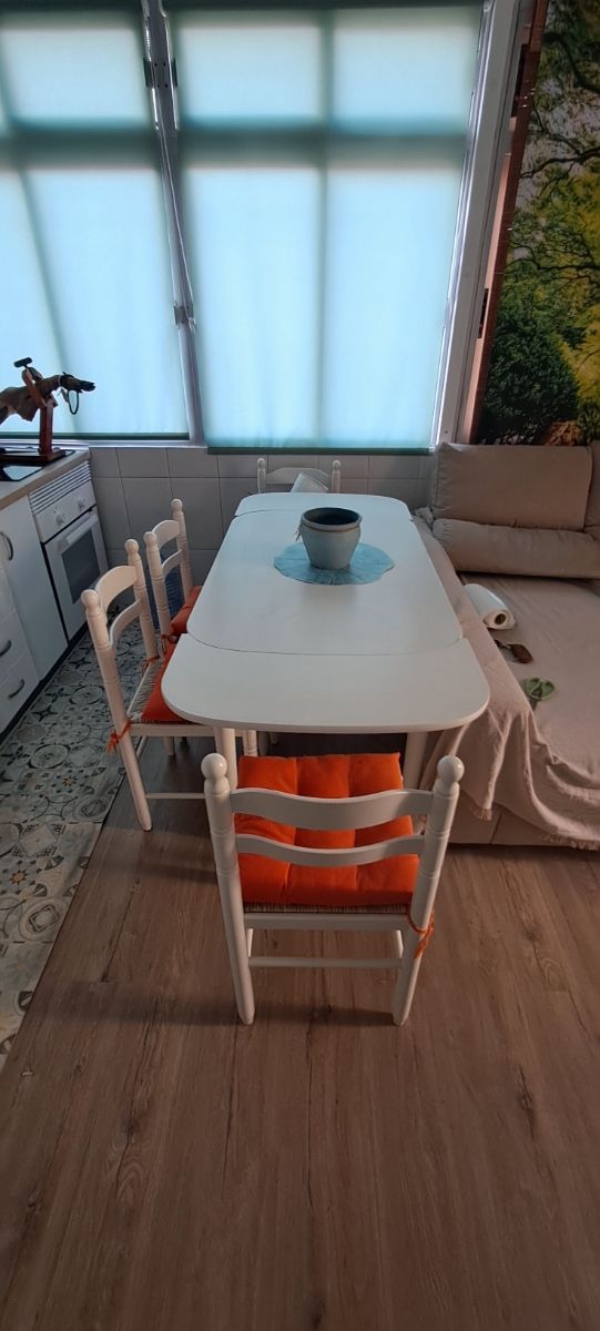Mesa de cocina con 4 sillas