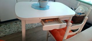 Mesa de cocina con 4 sillas