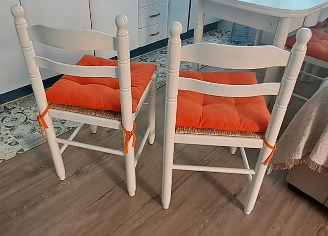 Mesa de cocina con 4 sillas