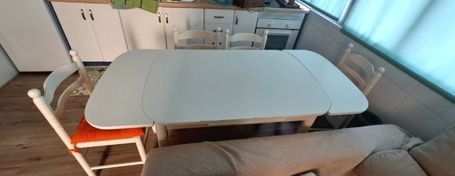 Mesa de cocina con 4 sillas