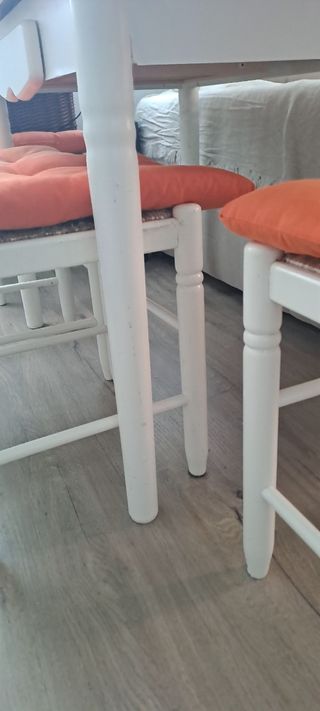 Mesa de cocina con 4 sillas