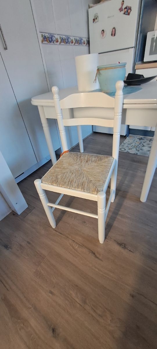 Mesa de cocina con 4 sillas