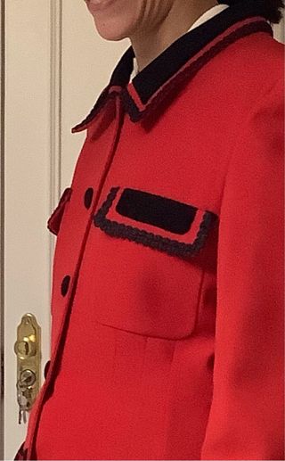 Chaqueta alta costura color roja. Estilo Chanel