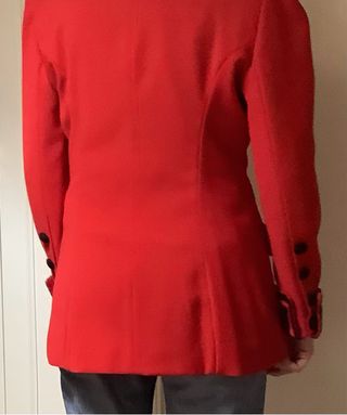Chaqueta alta costura color roja. Estilo Chanel