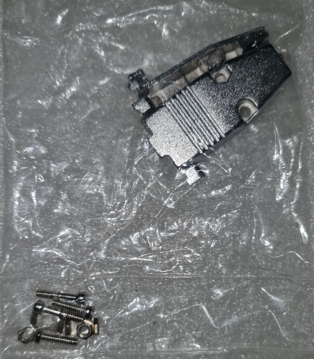 KIT de 8 carcasas metalicas para conectores VGA