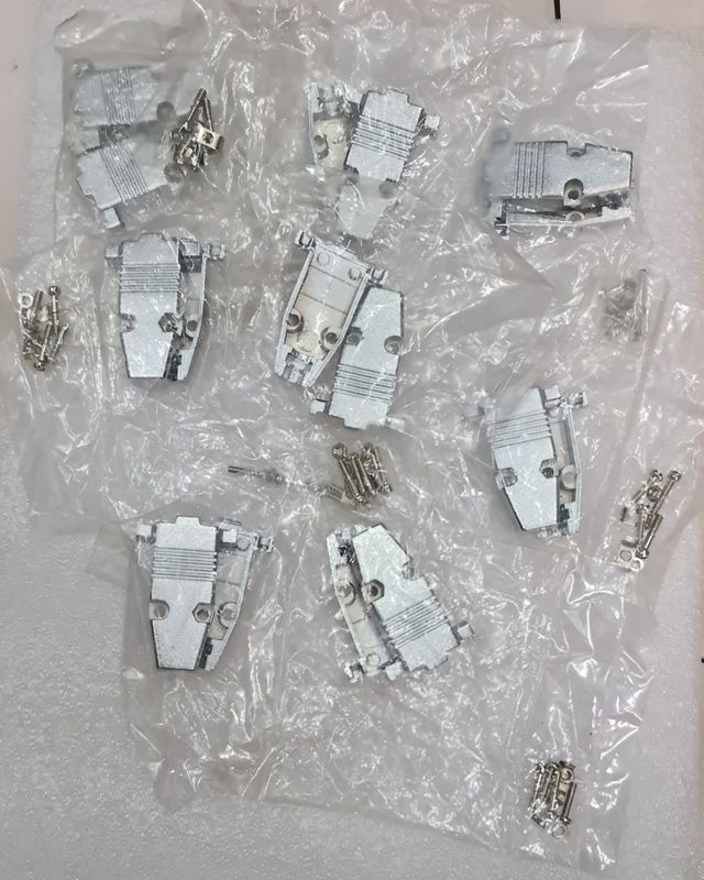 KIT de 8 carcasas metalicas para conectores VGA