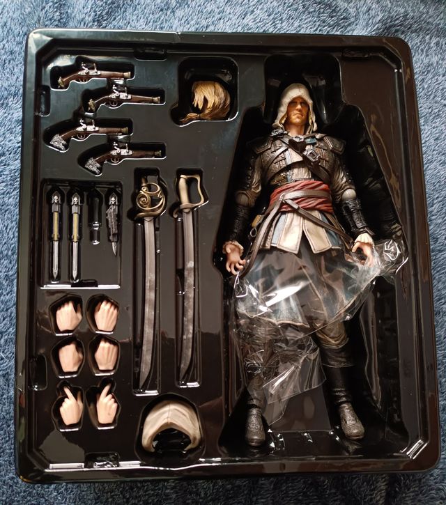 Play arts kai assasins creed IV