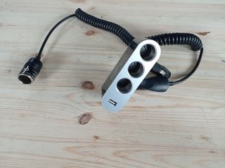 Tomada tripla de isqueiro e usb