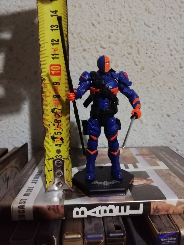 Deastroke figura articulada nuevo