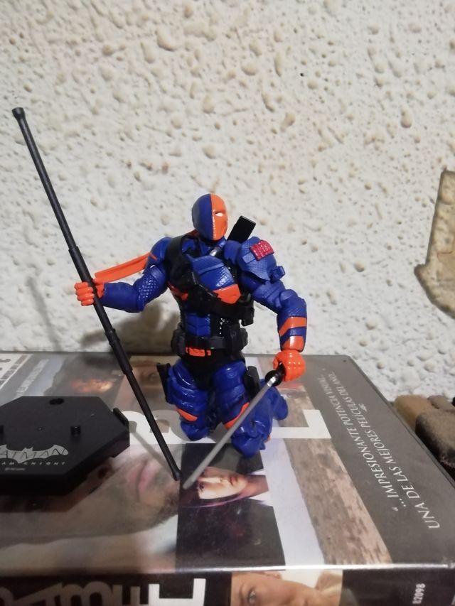 Deastroke figura articulada nuevo