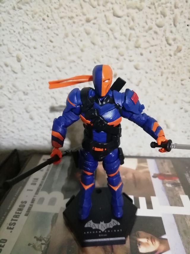 Deastroke figura articulada nuevo