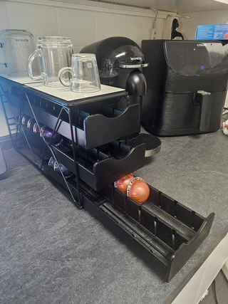 Cafetera Nespresso vertuo plus.