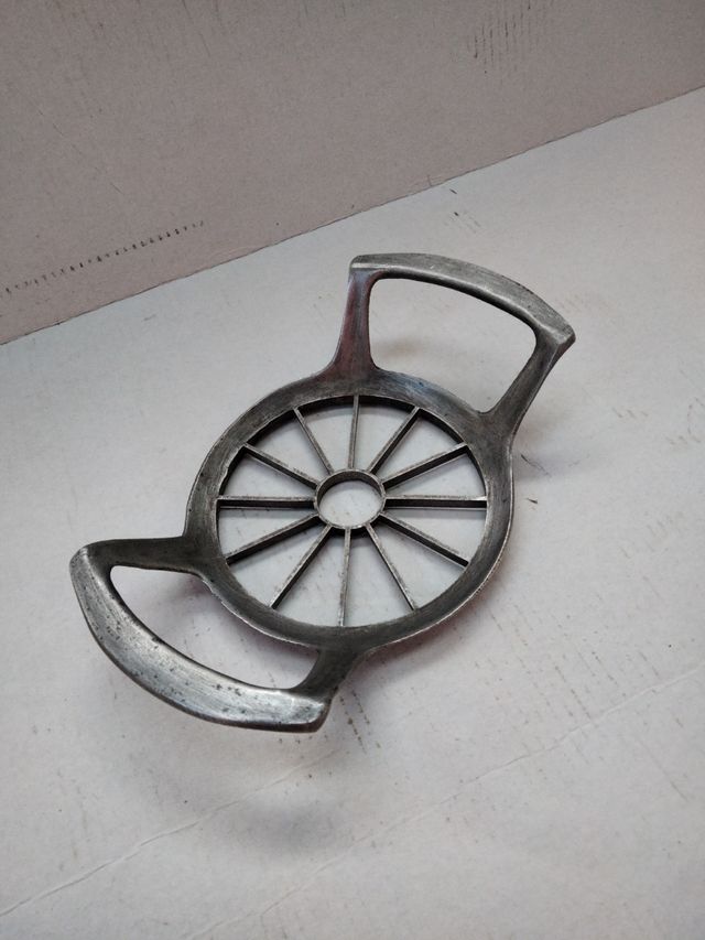 Affetta mele vintage alluminio