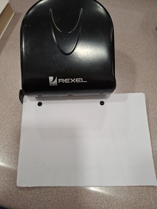 Grapadora y maquina perforar papel 