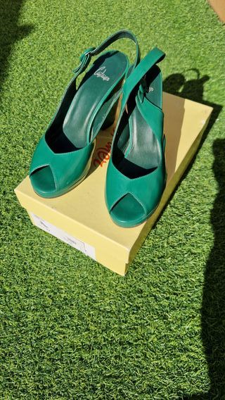 Sandalia verde charol Castañer Talla 37