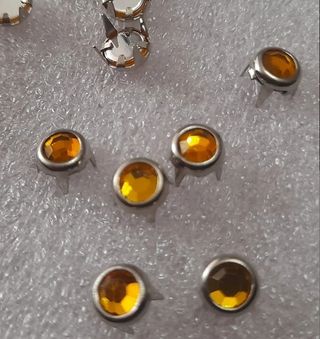 Lote 25 tachuelas - 6 modelos