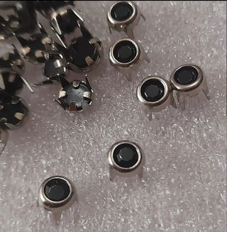 Lote 25 tachuelas - 6 modelos