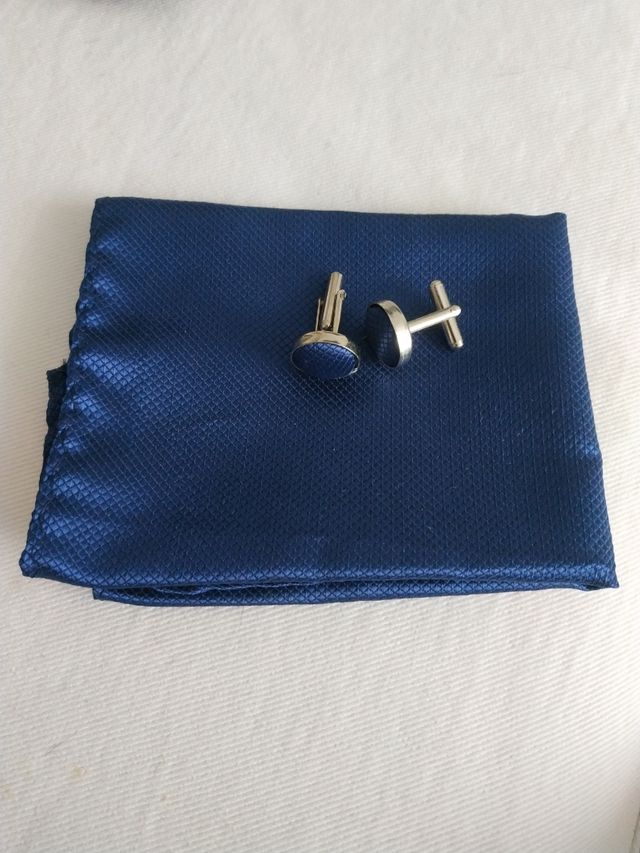 Gemelos y pañuelo bolsillo