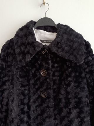 Chaqueta de pelo negra