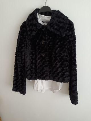 Chaqueta de pelo negra