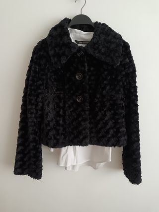 Chaqueta de pelo negra