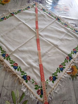 Centro tavola ricamato a mano Vintage