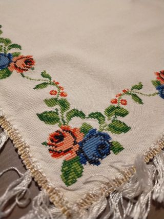 Centro tavola ricamato a mano Vintage