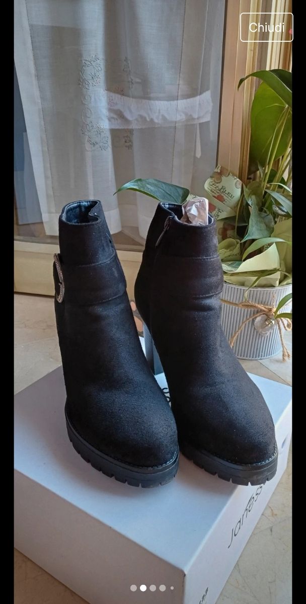 Tronchetto nero vellutato